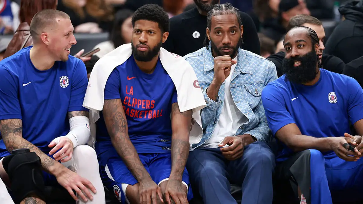 Clippers forwards Paul George and Kawhi Leonard sit on bench