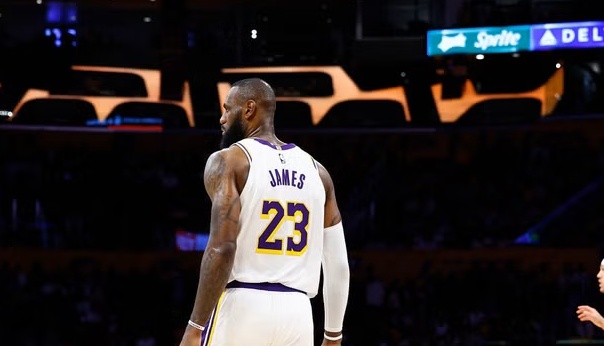 詹姆斯（LeBron James） 7 2