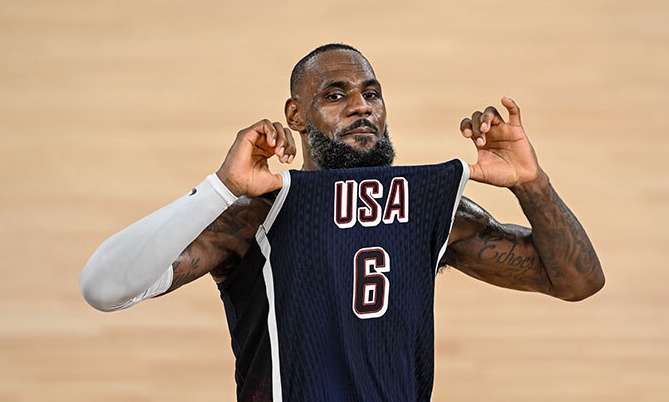 詹姆斯（LeBron James） 3 2